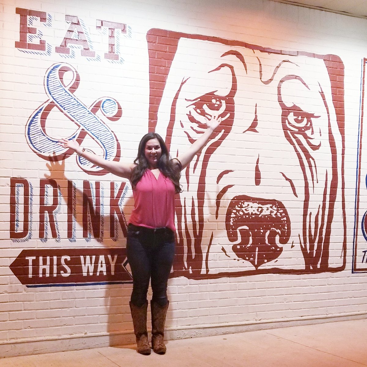 DallasSocials's tweet photo. After a short drive from DFW, we made it to @OleRedTish! Tonight we're celebrating their 1 year anniversary and listening to the one and only Spensha Baker 🙌 Here's to a fun night with great people! #OleRedPartner https://t.co/UfxmjxS8uz