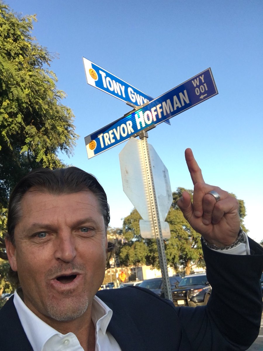 Padres's tweet photo. All the @THoffman51 selfies! https://t.co/6Vl3qNAnAl