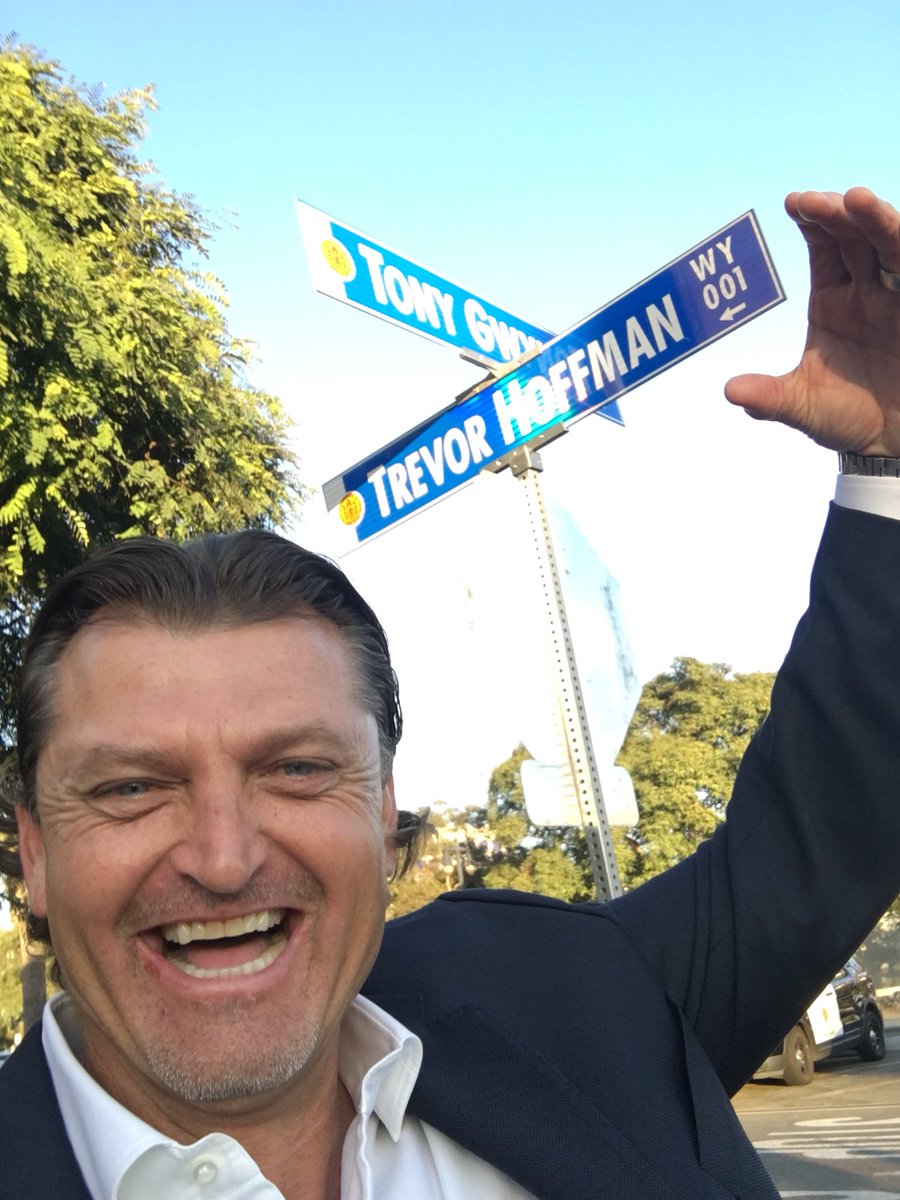 Padres's tweet photo. All the @THoffman51 selfies! https://t.co/6Vl3qNAnAl