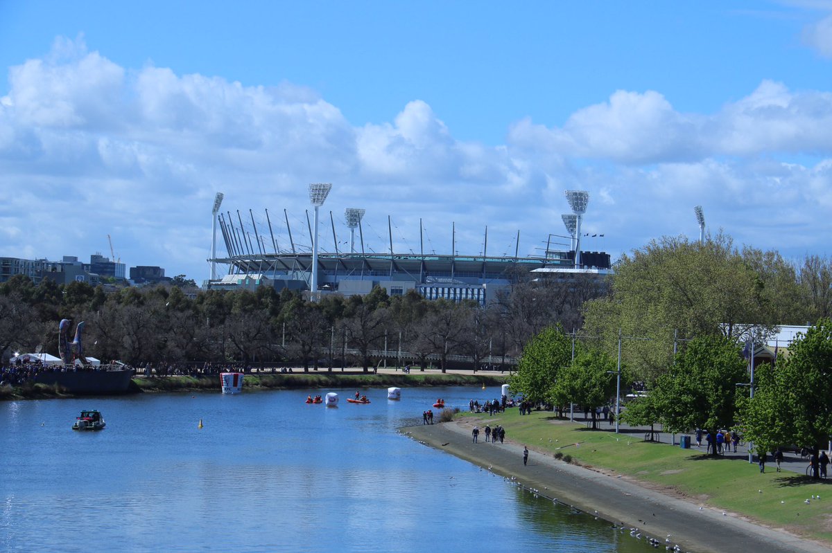 AndieNoonan's tweet photo. What a day for it! The path to the MCG is looking fine for today’s #AFLGrandFinal ☀️ 
@abcmelbourne 
@abcgrandstand 
#AFL #ABCAFL #sidebyside #ItsTimeToFly https://t.co/HOIDeXss2d