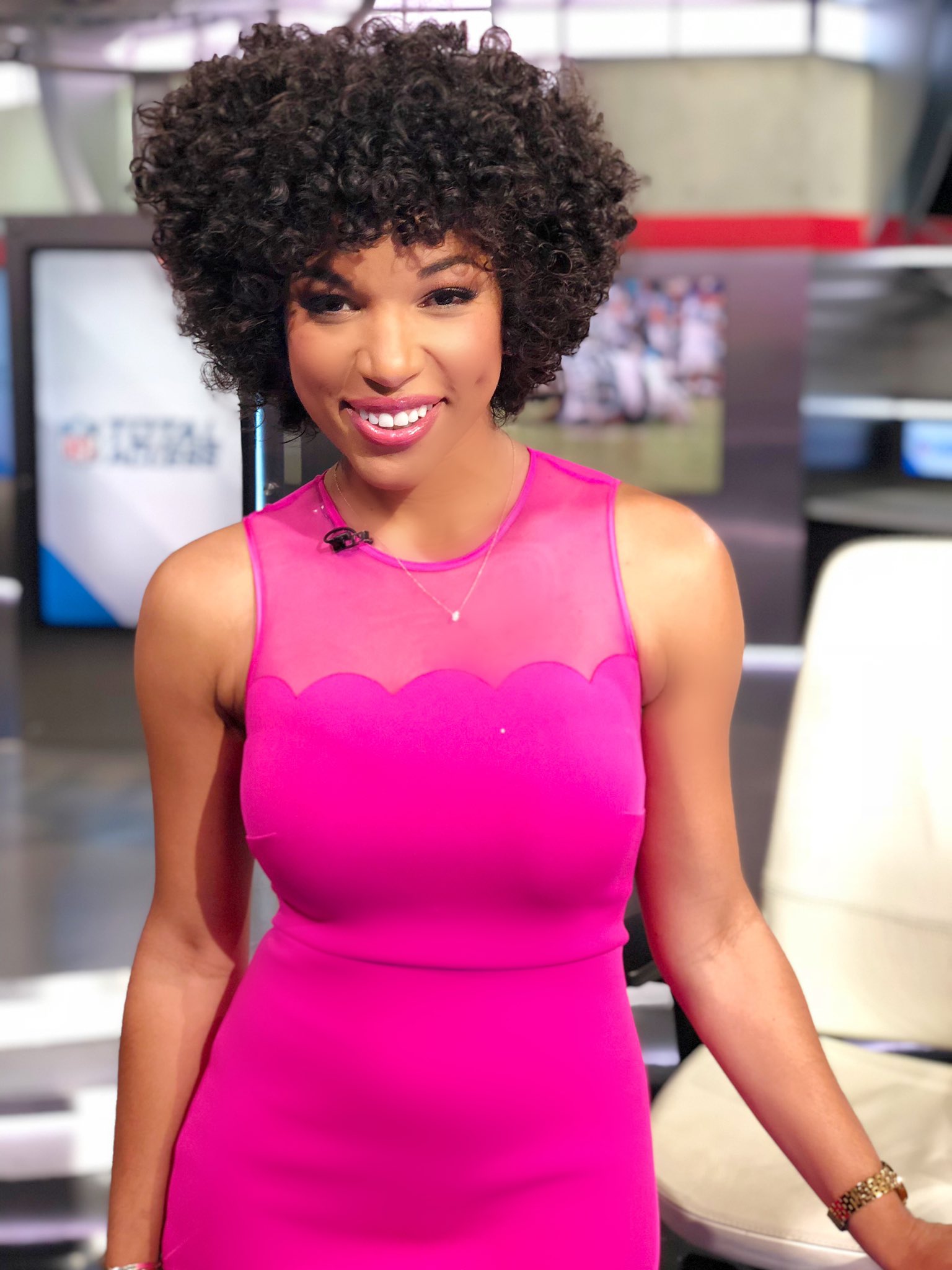mj-acosta-ruiz-friday-vibes-w-the-nfltotalaccess-nflnetwork-crew-thanks-for-letting-me-rock-with-ya-ll-today-lindsay-rhodes-colewrightnfl-mjd-willblackmon-https-t-co-68a5c8kvwh
