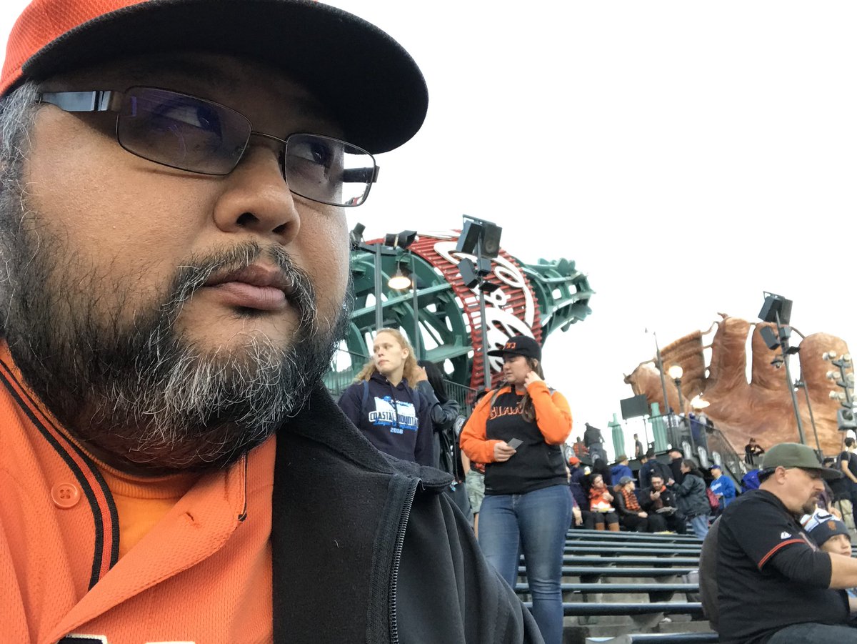derekpadilla's tweet photo. Last #orangefriday of the year. #attpark #derekrun #sfgiants #section138 #bleachers @sfgsocial #wearesf https://t.co/cVaraRduTk