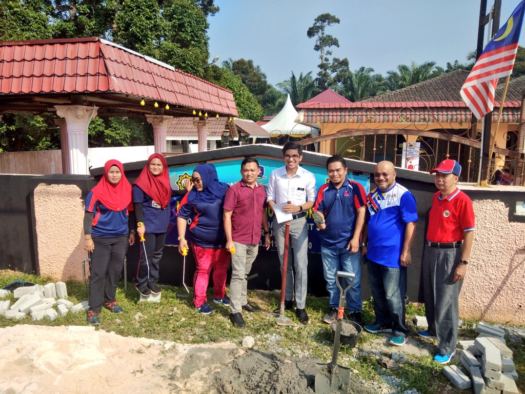 Menteri <a href="/KBSMalaysia/">KBSMalaysia</a>, YB <a href="/syedsaddiq/">Syed Saddiq</a> berkunjung ke Maahad Tahfiz Al-quran Norhakim bagi menyempurnakan program Merdeka Day Care 2018. Program ini merupakan inisiatif KBS bersama sukarelawan belia tempatan utk mengindahkan 10 buah maahad tahfiz di sekitar Muar.

#YouthPower