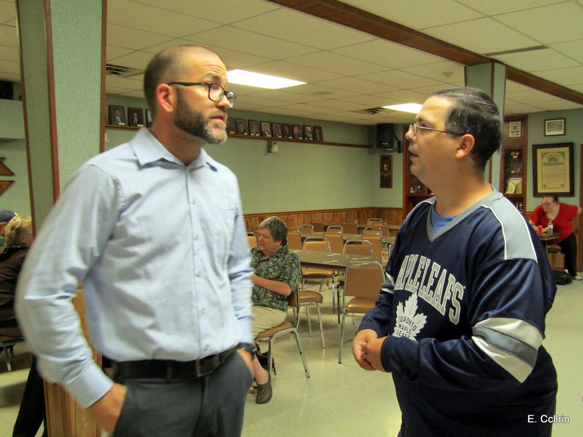 Aaron__Hall's tweet image. Thanks to everyone who came out to my Town Hall Meeting tonight in #Wallaceburg! We had a great Q&amp;amp;A session, with some great dialogue, ideas and passion. It was nice to field questions from those in attendance. Remember, online voting starts on Monday 😊✅🗳

📸 Everett Collrin