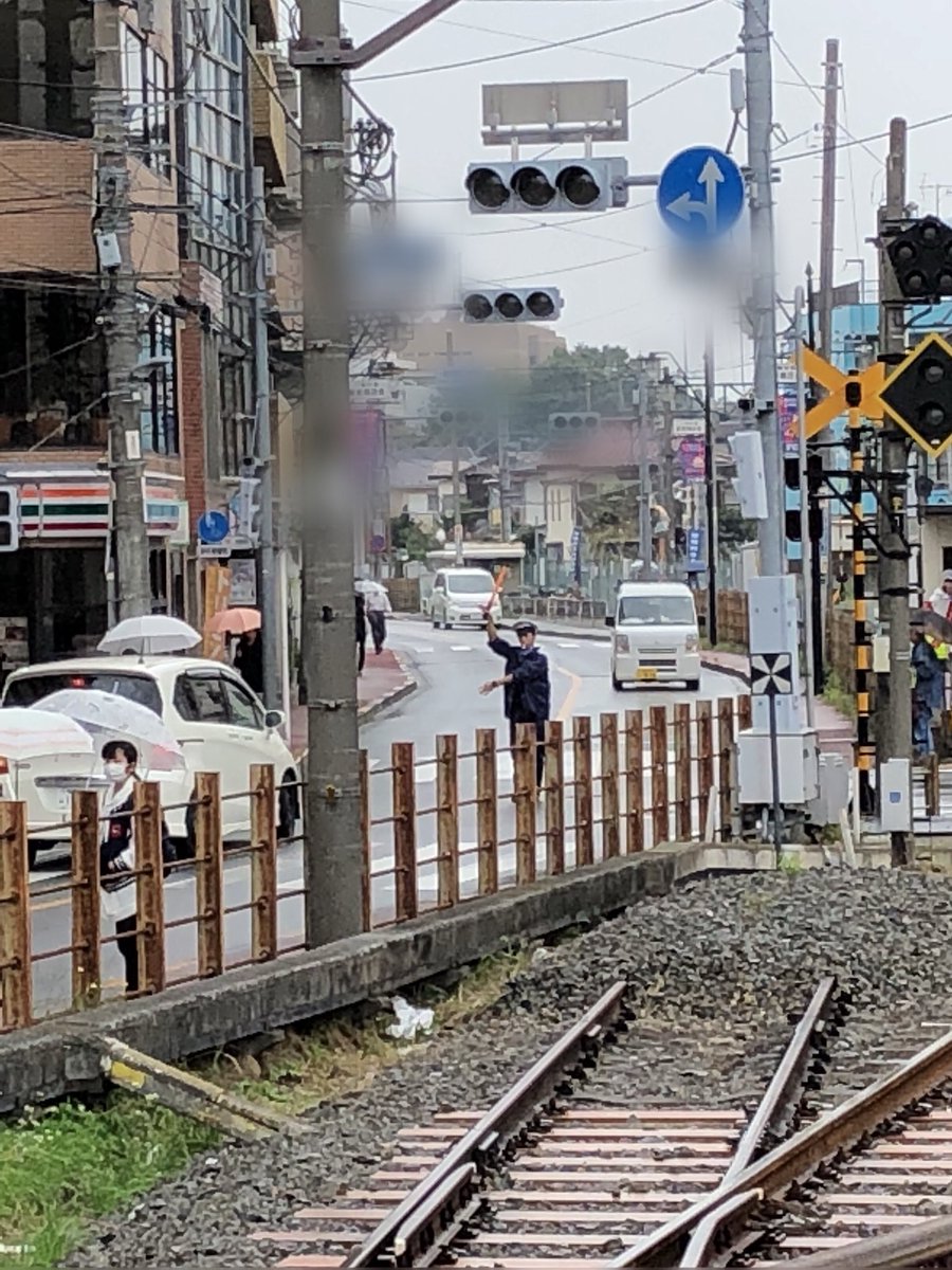 小平市・東村山市・東大和市・国分寺市の停電で警察官が交通整理している画像