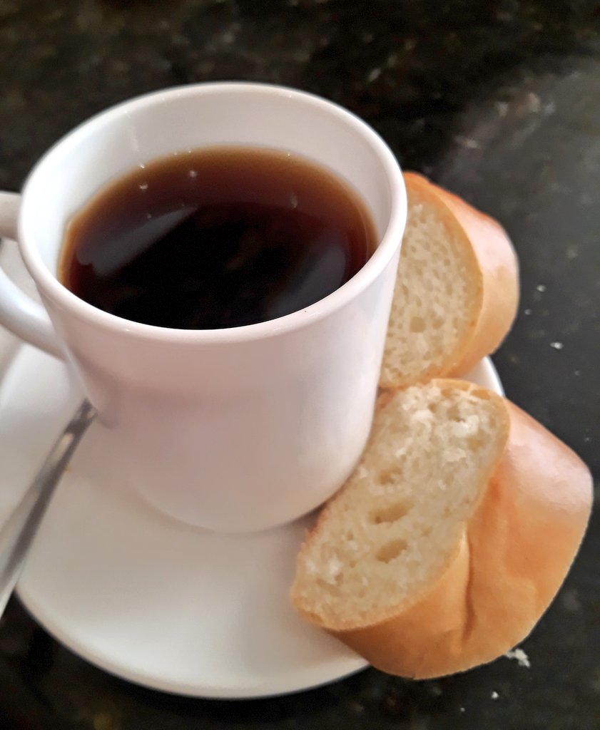 bienlojano's tweet photo. Lojano que se respeta, disfruta de una deliciosa taza con café #BienLojano https://t.co/ACNxF4BPWa