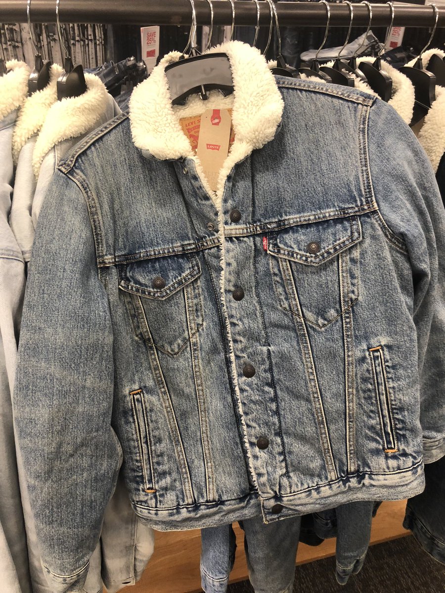 TheeORduckGuy's tweet image. Did I die and wake up in 1985? Why has no one told me these 1000% amazing and undeniable beautiful pieces of clothing are back in style? @Chris_Hawkey, how long have you known and not shared with us? Now I’m broke. #purestyle  #cantwaittoputpatchesonmejacket