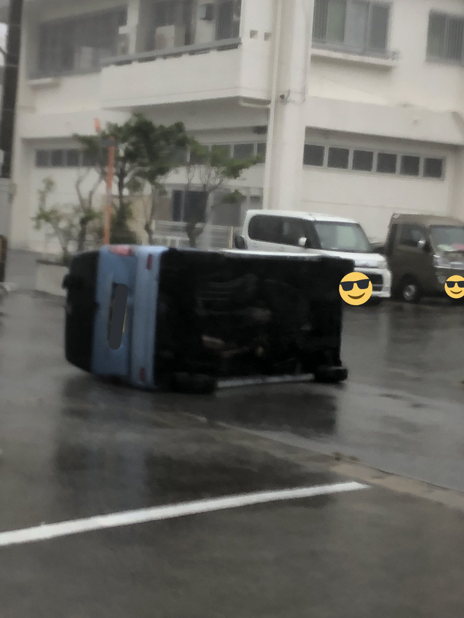 画像 車は横転電柱は折れるわ悲惨ですよ今回の台風 メシもない T Co Wic9dpt6ak まとめダネ