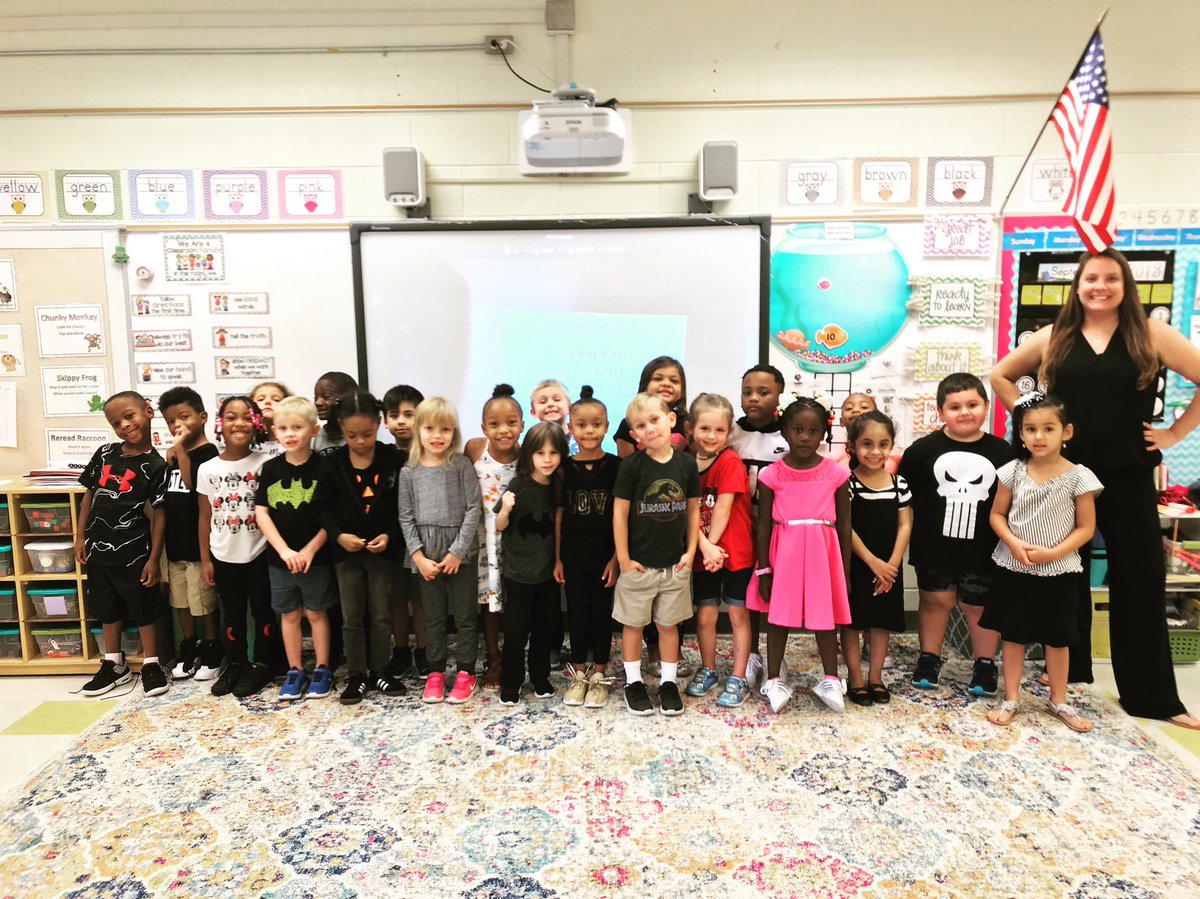 mceskteacher's tweet photo. Back in Black! #colordays #oneCCPS #mceskteacher #kindergarden #mcesrocks #PowerofthePride https://t.co/FTmbAzLotZ