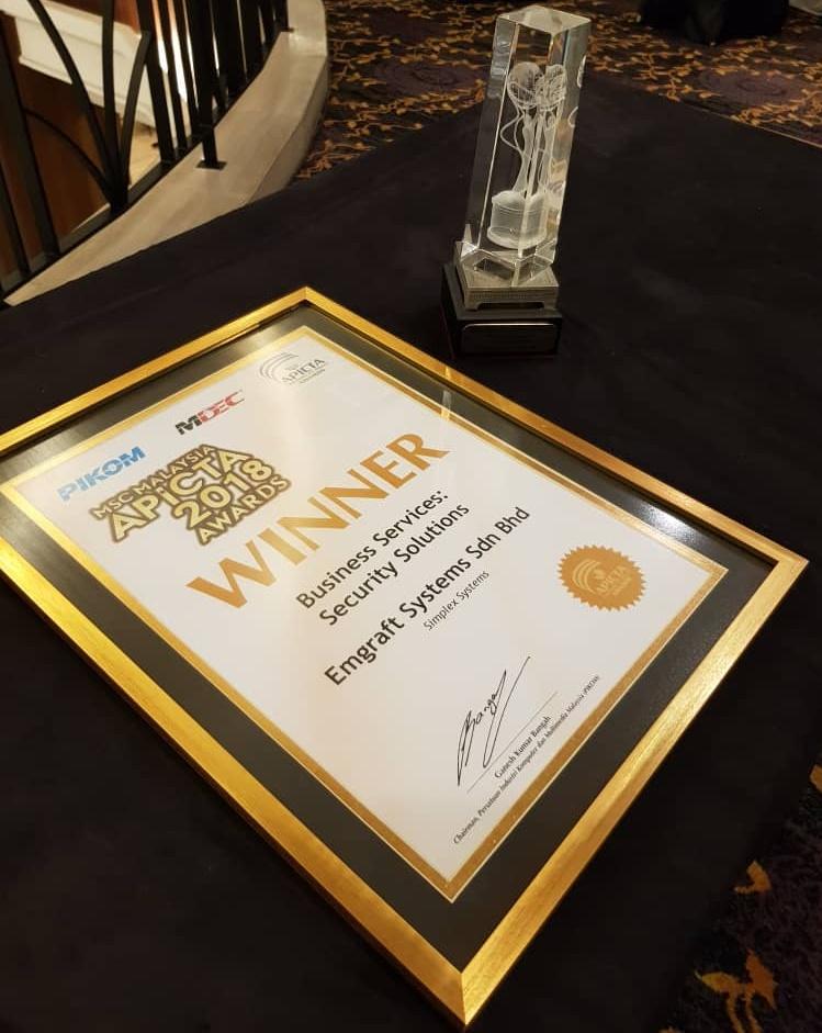 matrade's tweet photo. Congrats to Emgraft Systems on their recent win at #Apicta2018 Awards! Emgraft is one of the Msian co's we have assisted through our programmes and now have grown not only locally but globally too. Have an exporter success story to share? Let us know. #ExportChamp @MITIMalaysia https://t.co/uzzvjpdjOx