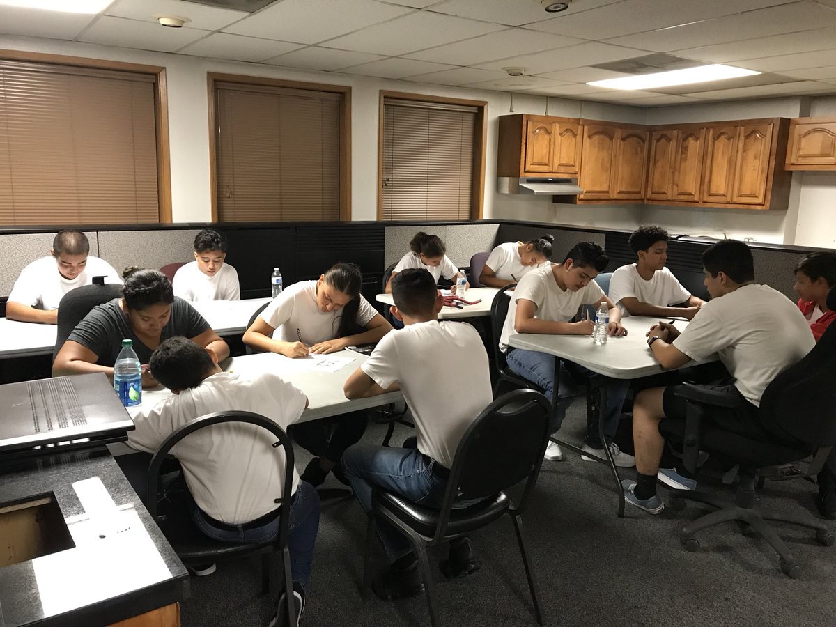 OCFADivision6's tweet image. Santa Ana - OCFA Fire Explorers  were training on ladders this past week at Fire Station 75.  Keep up the hard work! @OCFADivision6  #FireExplorers @ocfirefighters @OCFADivision6 #ThisCouldBeYou