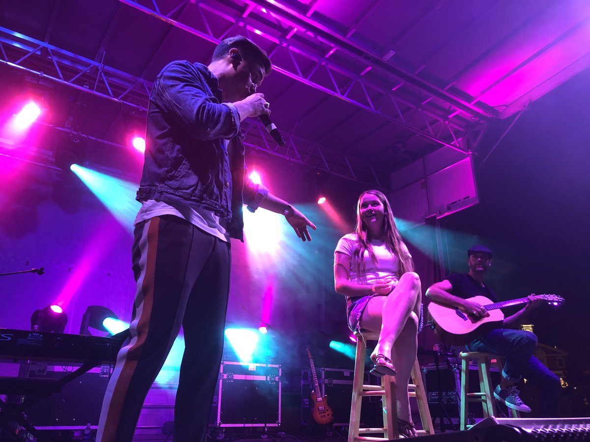 HighPointU's tweet photo. You are a beautiful soul @jessemccartney thanks for serenading us tonight! #hpufallconcert https://t.co/7FsCG8ntTP