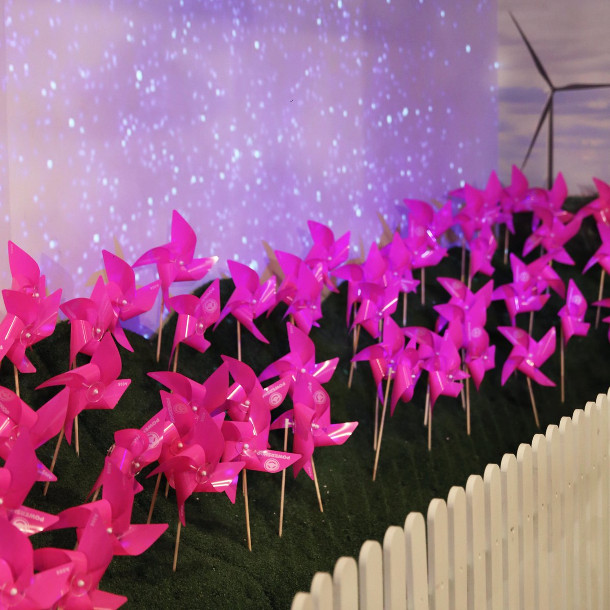 melbournemuseum's tweet photo. Have you seen our pop-up indoor windwheel windfarm? Build your own windwheel turbine in our maker station before planting it on the rolling hills of the mini indoor windfarm! 😍🌬️ @powershopaus #melbournemuseum #windwheels #schoolholidays https://t.co/zmhusBFchE