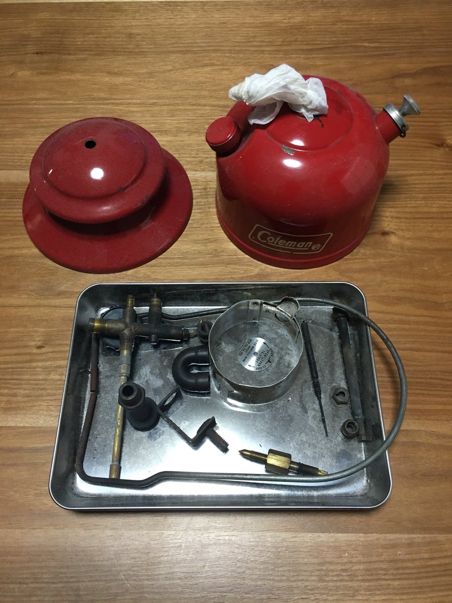 M4VOmK3tTgTLLAI's tweet image. ガッツリ雨で引き篭もりだから、バラして3ヶ月放置してた200Aを綺麗にしてみよー🛠
バラす時にグローブ割っちゃったから面倒になってたんだよね😩
#コールマン 
#ランタン
#200A