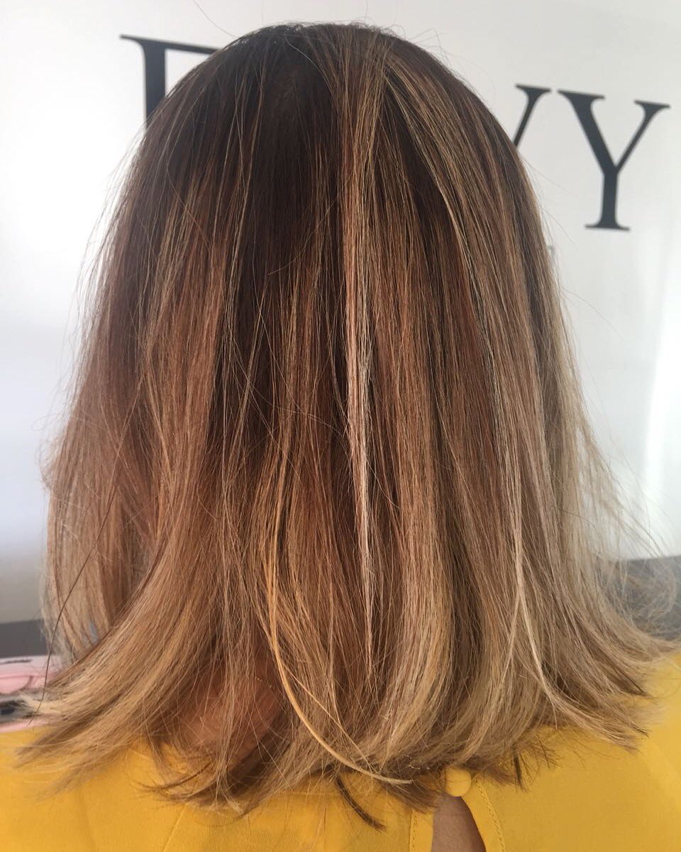 envymx's tweet photo. Efectos de color 💫 
Escríbenos o llámanos para agendar tu cita 📲 
-
#envy #envyroom #efectosdecolor #highlights #balayage #babylights #hairstyle #hairstyle https://t.co/LRL6OFzUZl