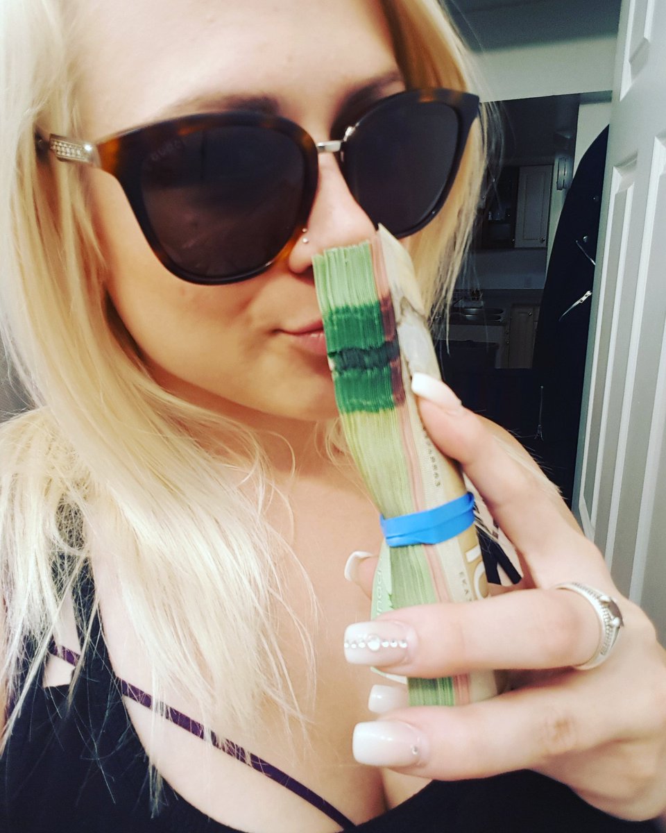 Love that smell 🤑
#findom #findomgoddess #goddessworship #goddess