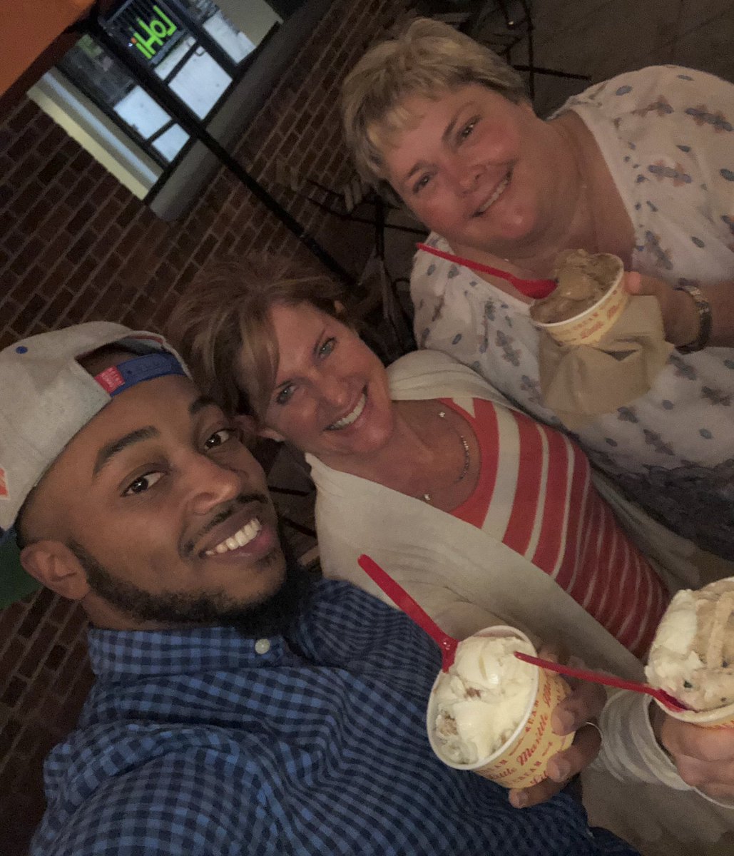 colleen_strong's tweet photo. Combining the three C’s: Charity, Collaboration, and ((Ice) Cream!
@GRMS_Magnet @BCPS_Magnet @mrcarterteach
#2018NHSC https://t.co/mta7B9gObi