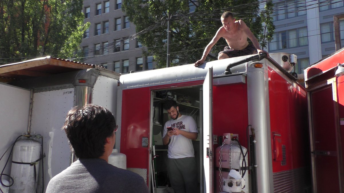 MultCo_Copwatch's tweet photo. There was a guy on the Roof of the Food Carts earlier today, He said he went on the roof because he was BEATEN UP BY THE @PortlandPolice recently. I talked to him & gave him a Joint of some #DogwalkerOG. After he smoked the weed he finally came down.
@portlandmercury @alex_zee https://t.co/fCIW3M7i5c
