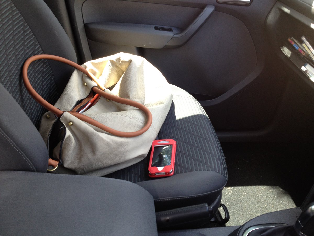 GilbertPolice's tweet photo. NEVER leave credit cards 💳, purses 👜, laptops 💻, or other valuables 📷💍💵 visible in your vehicle! Always take them with you or lock them in the truck! #LockEmOut 🔐

#LifeInGilbert #9PMRoutine #Friday #LESM https://t.co/hoGMHtP7tM
