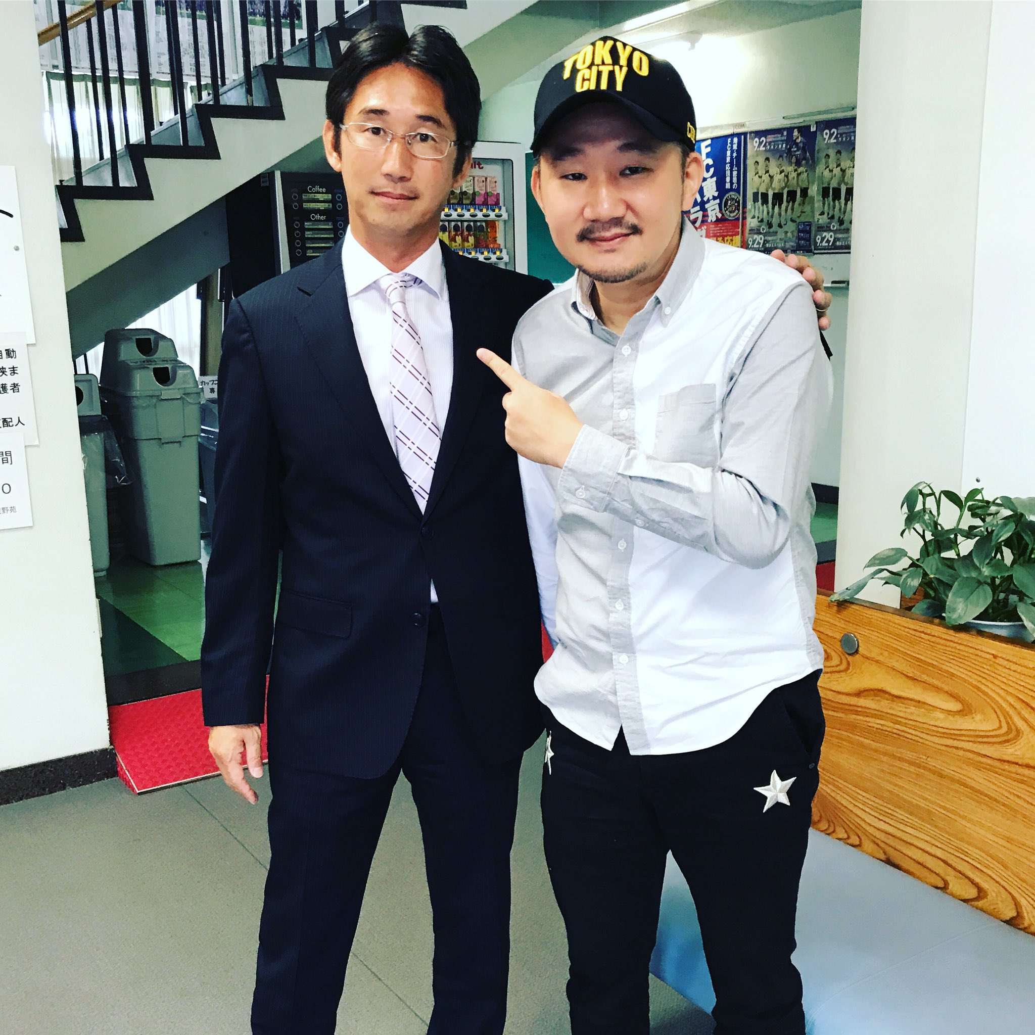 Asahi Ueda 本日15時からの調布fm Tokyo12radio はob戦特集 1人目のゲストは初代10番ファンタジスタのロベルト オクです W 今や育成の部長さんですが現役時代のウラ話を暴露しております 笑 にしてもスーツが闇金風 Tokyo12 Fc東京 Asahi Ueda 本日15時からの調布fm Tokyo12radio はob戦特集 1人目のゲストは初代10番ファンタジスタのロベルト オクです W 今や育成の部長さんですが現役時代のウラ話を暴露しております 笑 にしてもスーツが闇金風 Tokyo12 Fc東京