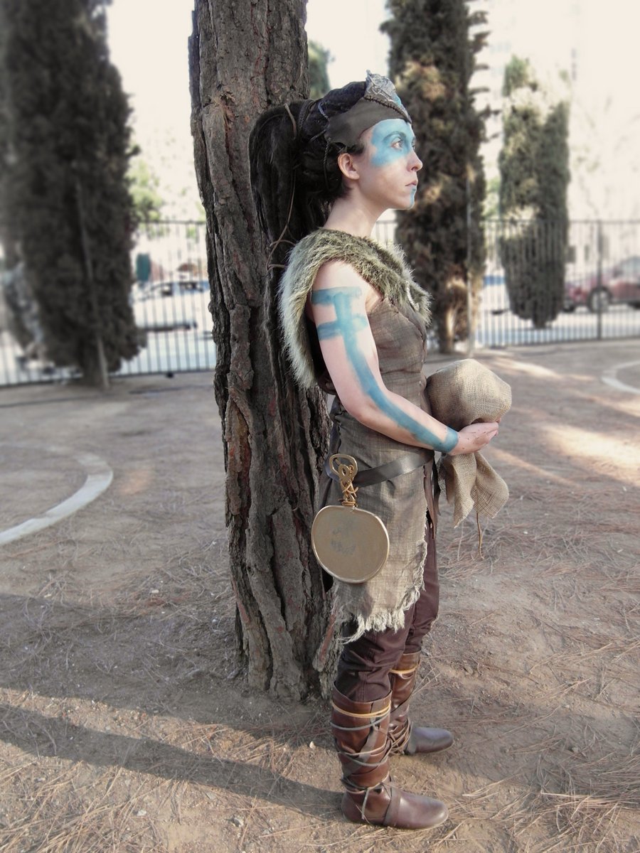 kelleyhecker's tweet photo. My cosplay of Senua from Hellblade (@NinjaTheory) at #SDCC2018. More people recognized me than I was expecting! It's such a good game, so it made me really happy to see so many fans 😊Steam link: https://t.co/Tn4tkBngnr https://t.co/gQ7ye23TsY