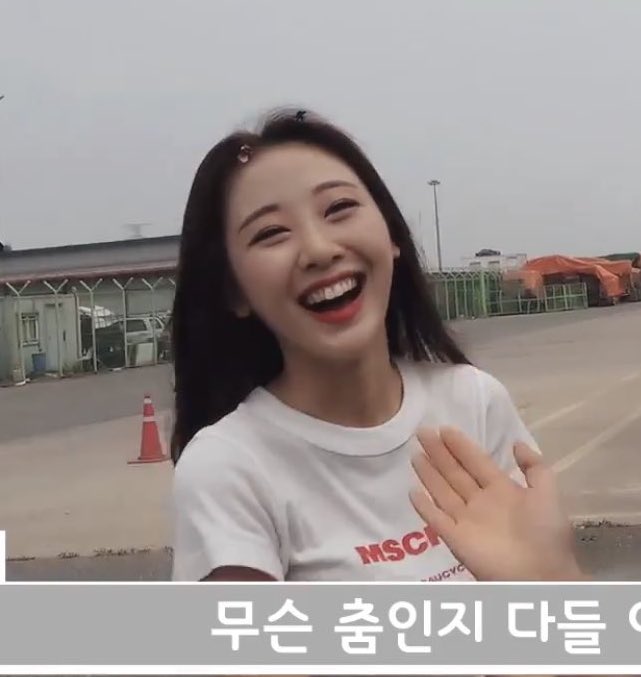yvesus's tweet photo. some of my favorite screenshots of yves in loona tvs ❤️________❤️ https://t.co/Kj3MZA3Me2
