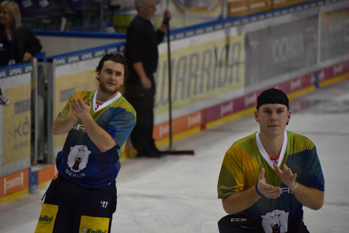 fy_ehc's tweet image. Ein Sieg für Franzreb, ein Hattrick für MacQueen und eine Verletzung für Müller. Hockey halt. Bilder vom @eisbaeren_b Spiel gibt&apos;s hier: fuckyeahehc.tumblr.com/post/178559238… #EBBvsIEC #ebbiec #gutebesserungjonas