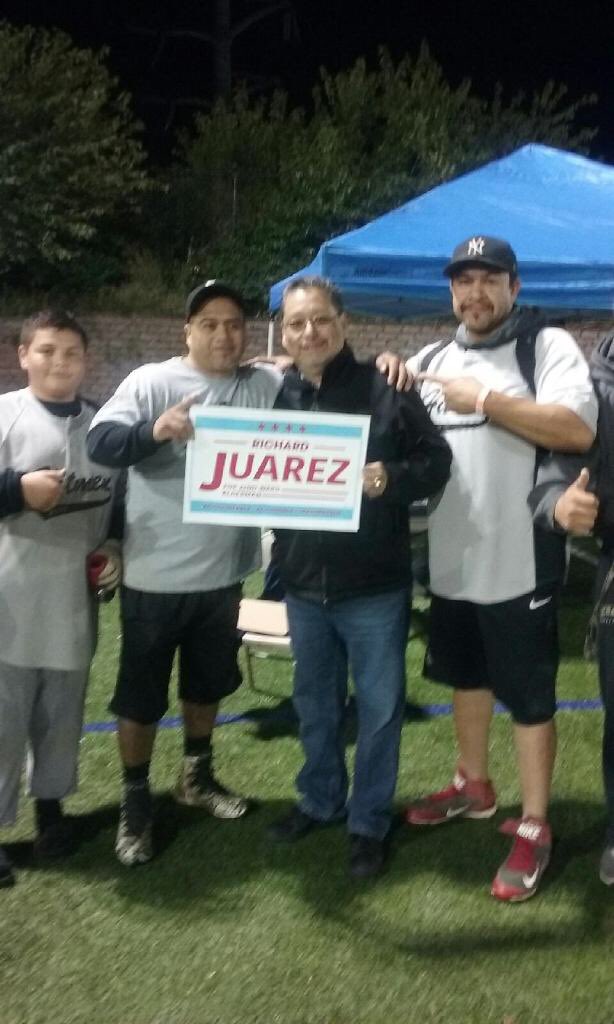 ElectJuarez22's tweet photo. An empowering event to see each side of the 22nd Ward united in a peaceful game of Softball! Felicidades teams of The Little Village Softball Championship East vs West! https://t.co/ocwQroCxLS