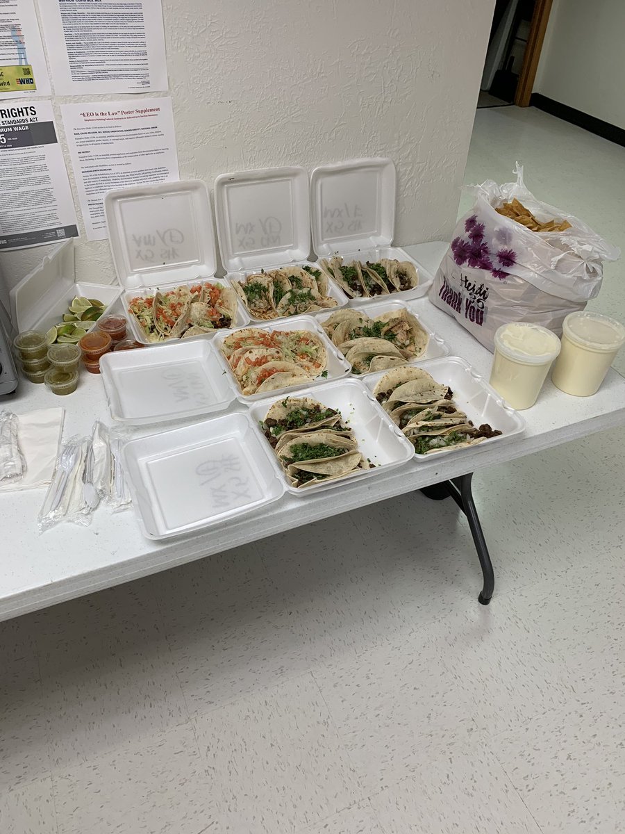 HeidiSuhrke's tweet photo. Green Bay East is LOVING Tracy Tuesday’s!  #fiestafridays #awesometeam #foodfordays @tracySprint @jimmills22 @LangerSprint @teisner3 @itzaa_hernandez https://t.co/UbutuvS9Xy