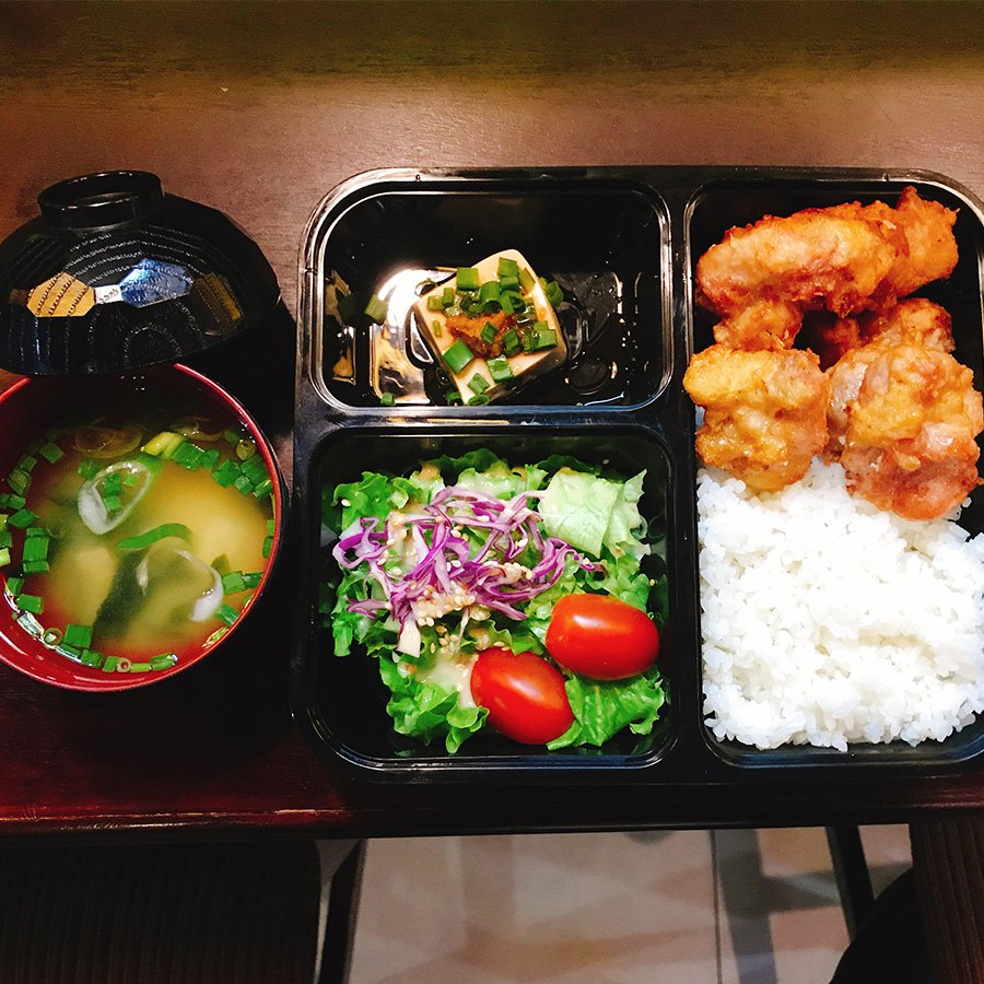 RamenSaigon's tweet photo. Tori Karaage set (Set cơm gà chiên kiểu nhật)
☎️Địa chỉ: 093 882 90 85
➡Webiste: https://t.co/R6Q6wT1sDj
Cơm trưa văn phòng Daiichi Ramen được giao tận nơi.
#comhop #comvanphong #suatcom #comtrua #daiichi #ramen #curry #food #amthuc #saigon #hcm #nhatban https://t.co/x7to48f6Yw