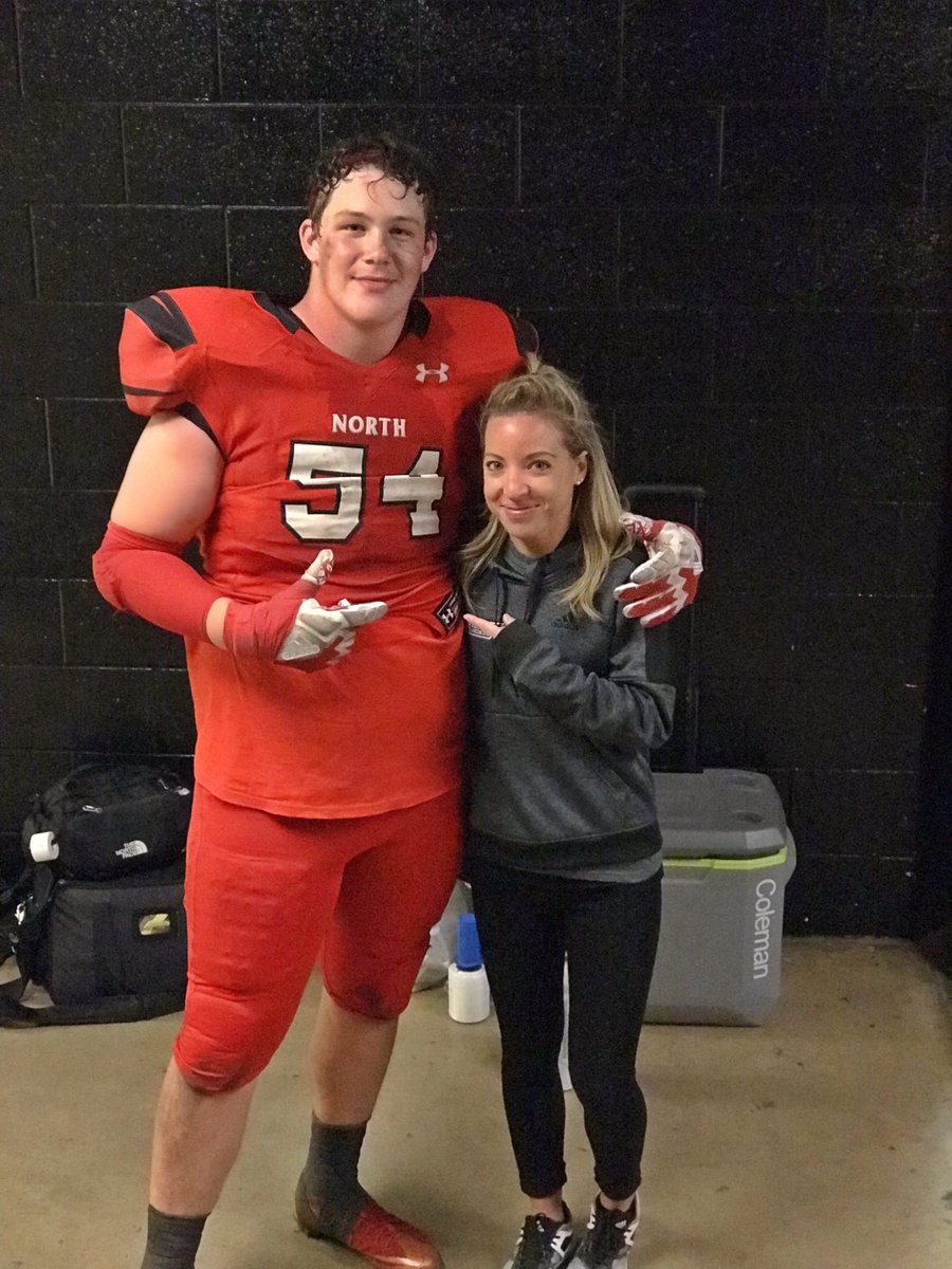 lindsfoust's tweet photo. That feeling when the Totem Pole comes back home ♥️ Congrats, boys!! Seniors - so proud of the work you’ve put in to get here! Keep grinding!  #BirdGang #TheFoundat18n @FW_NorthSideFB https://t.co/IB3UbvDeGA