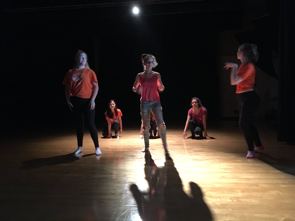 HittingerLee's tweet image. Orange Shirt Day at Chemainus Seconday! 🧡🧡🧡 @lhryniuk #sd79learn #sd79