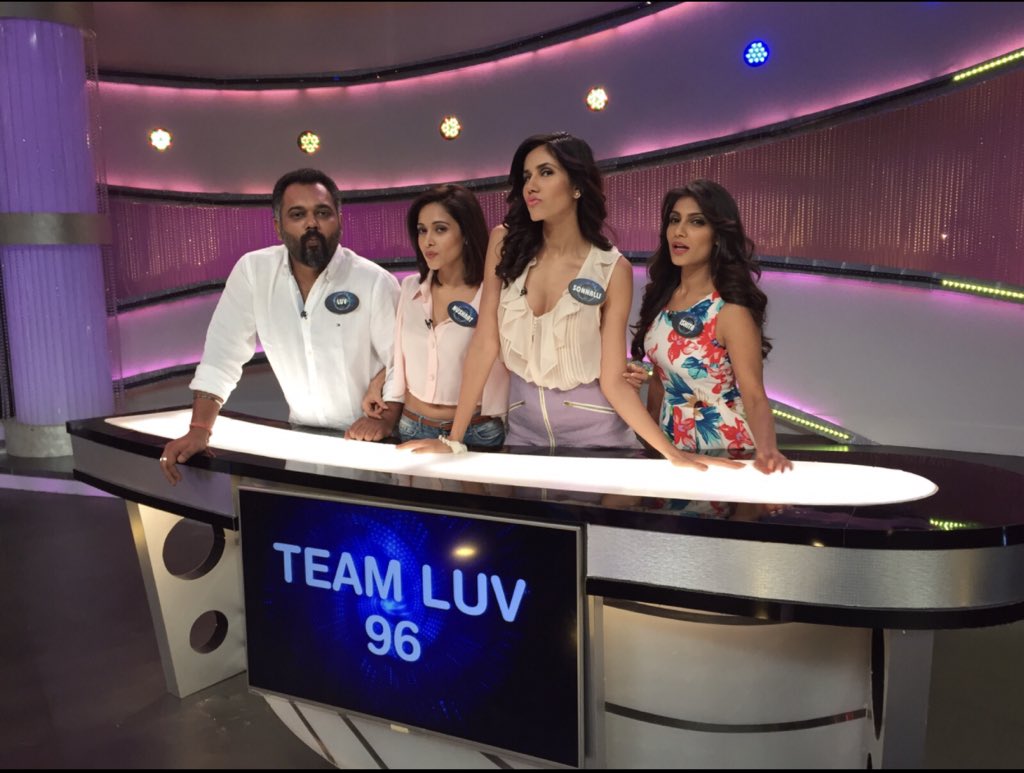 SonnalliSeygall's tweet photo. Forever on team Luv ❤️ Happy Bday sir! @Luv_Films When we taught him to pout👯♀️ @NushratBharucha @ishitarajsharma 👻
#bdayboy #pouter #thecoolest #looksscarybutisnt 😂 https://t.co/QBER5CIL25