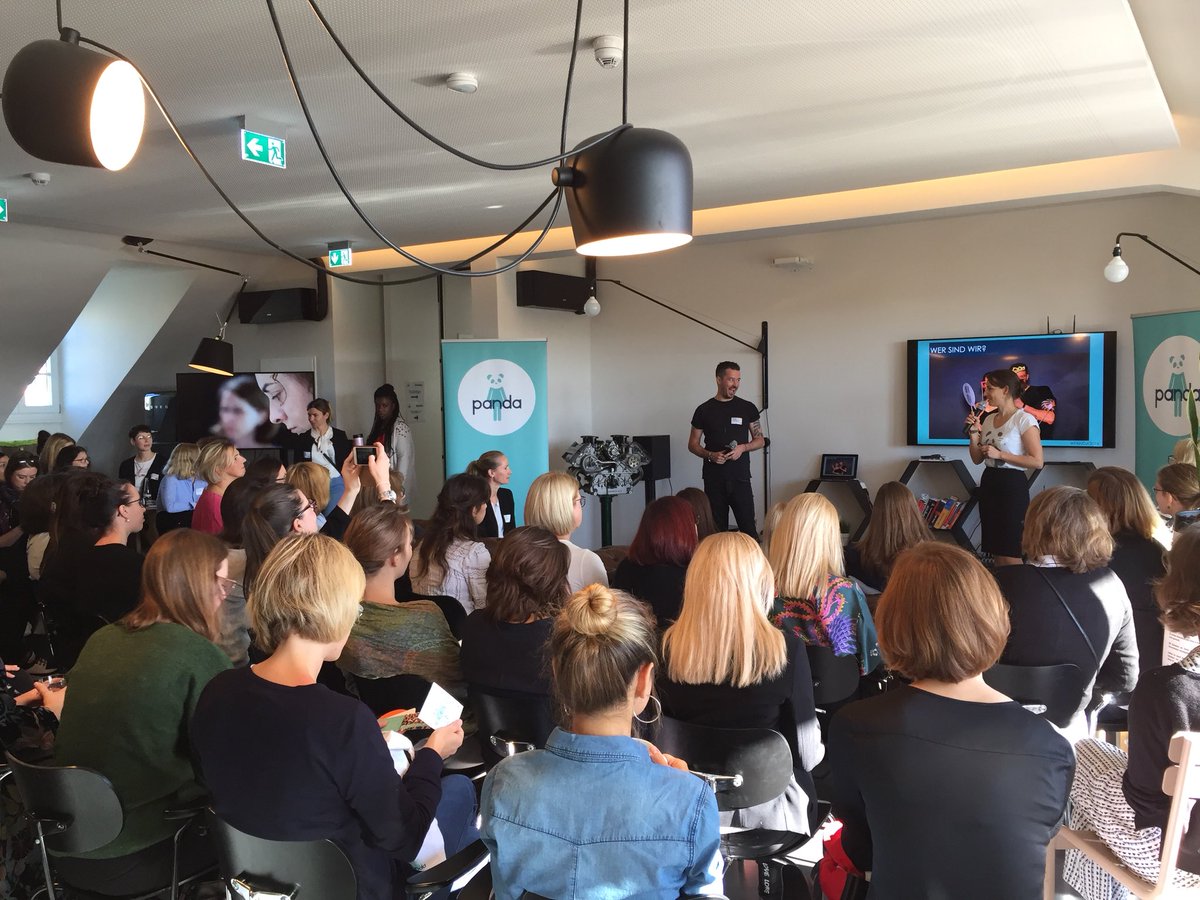 MaikeWiehmeier's tweet image. Volles Haus heute morgen bei #panda18 in tollem Setting - freue mich auf spannende Diskussionen @we_are_panda 🐼