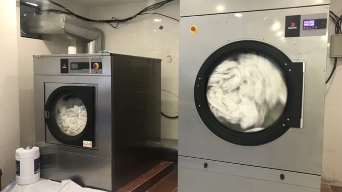 la_giat's tweet photo. Ngày nay máy sấy công nghiệp 50kg được sử dụng rất phổ biến tại thị trường Việt Nam. Nó thường được sử dụng cùng máy giặt công nghiệp để làm khô quần áo một cách nhanh chóng và đạt hiệu giặt sấy cao..
https://t.co/lvR1AYOXuH https://t.co/RbGCJ7nKTT