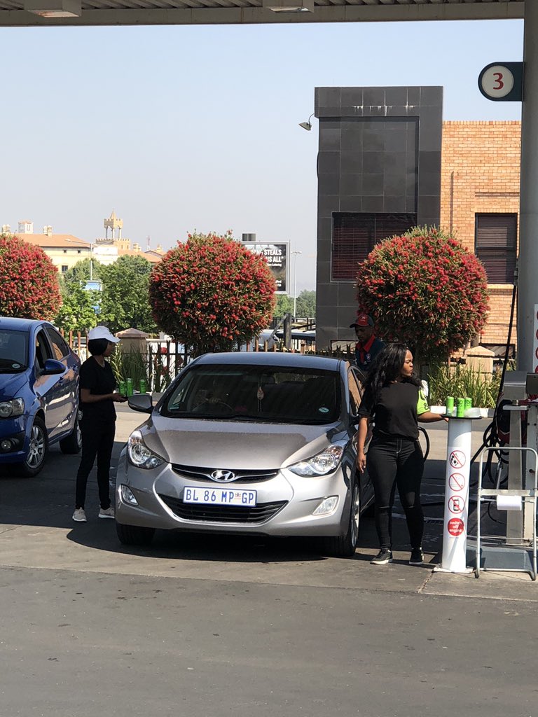 goandfunsa's tweet photo. We’re in spreading the #AmazinglyGoodTaste of #NaturalPower in Fourways and the folks here are loving it! It’s available #EverywhereYouAre and now you can have it #AnytimeYouWant inside North Star Freshtop. May the #energy be with you! https://t.co/XEhr5NkML0