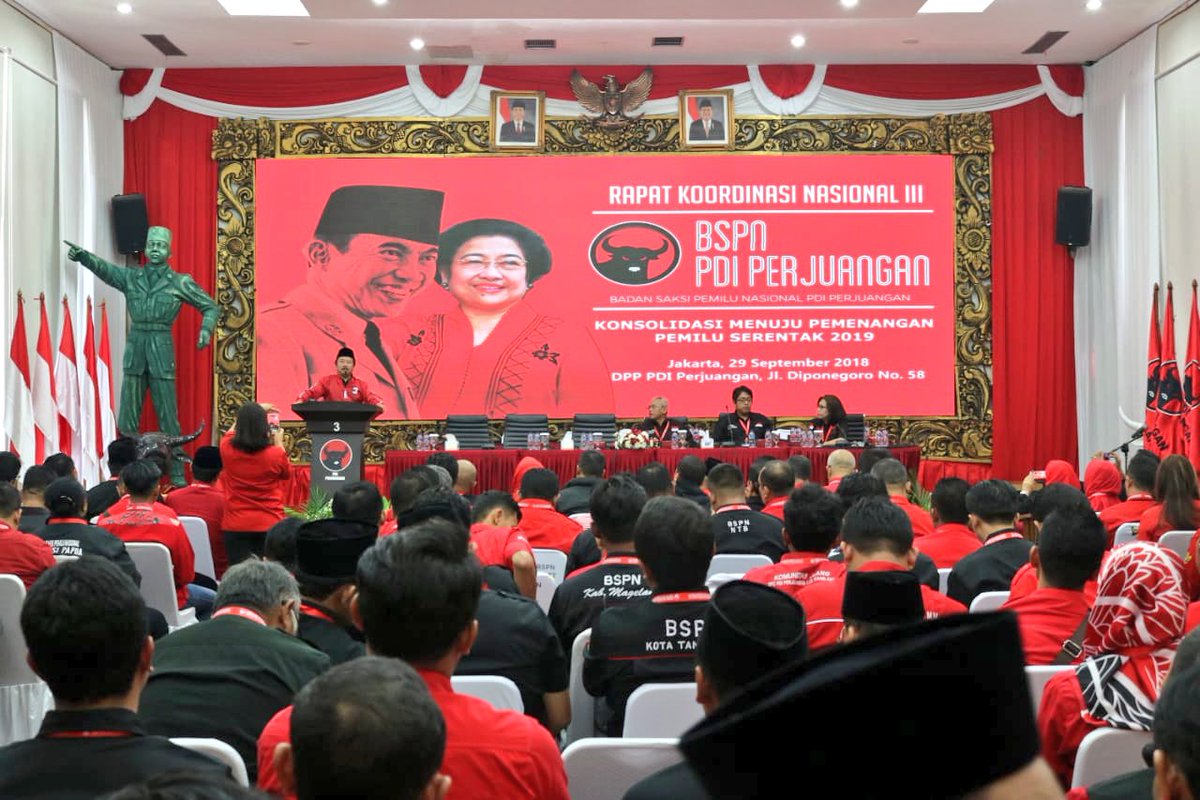 PDI_Perjuangan's tweet photo. Bertempat di Kantor DPP Jl. Diponegoro Jakarta Pusat, siang ini berlangsung Rapat Koordinasi Nasional III Badan Saksi Pemilu Nasional (BSPN) PDI Perjuangan dalam rangka Konsolidasi menuju Pemenangan Pemilu serentak 2019.

#PDIPerjuangan 
#PDIPerjuanganM3nang 
#2019JokowiMarufAmin https://t.co/YLc139D3Pl