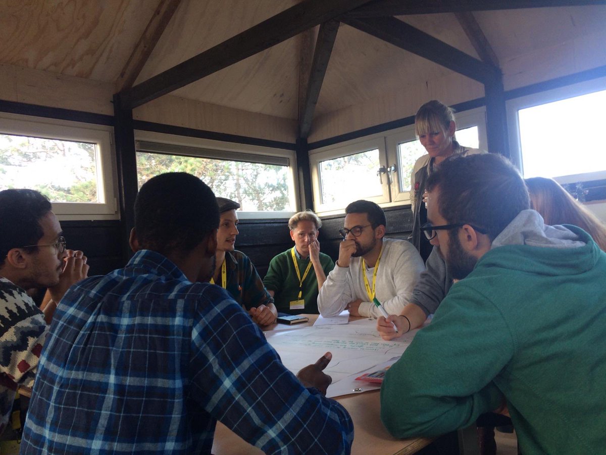 loesdamhof's tweet photo. The @hanze can be proud. 60 motivated Energy master students from all corners of the world, debated, questioned and created the Future of Energy. @SpringtijNL director Abbenbroek was impressed. So were we. @KlaasJanNoorman @En_Tran_Ce @FuturesNL https://t.co/wnI1ztJXEr