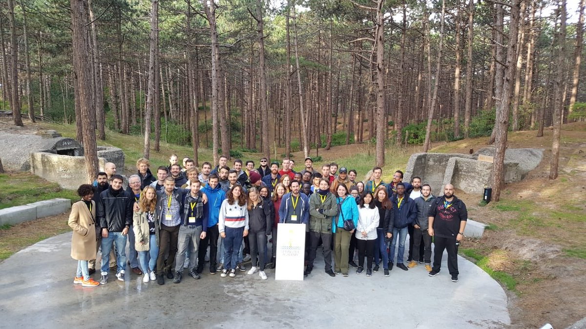 loesdamhof's tweet photo. The @hanze can be proud. 60 motivated Energy master students from all corners of the world, debated, questioned and created the Future of Energy. @SpringtijNL director Abbenbroek was impressed. So were we. @KlaasJanNoorman @En_Tran_Ce @FuturesNL https://t.co/wnI1ztJXEr