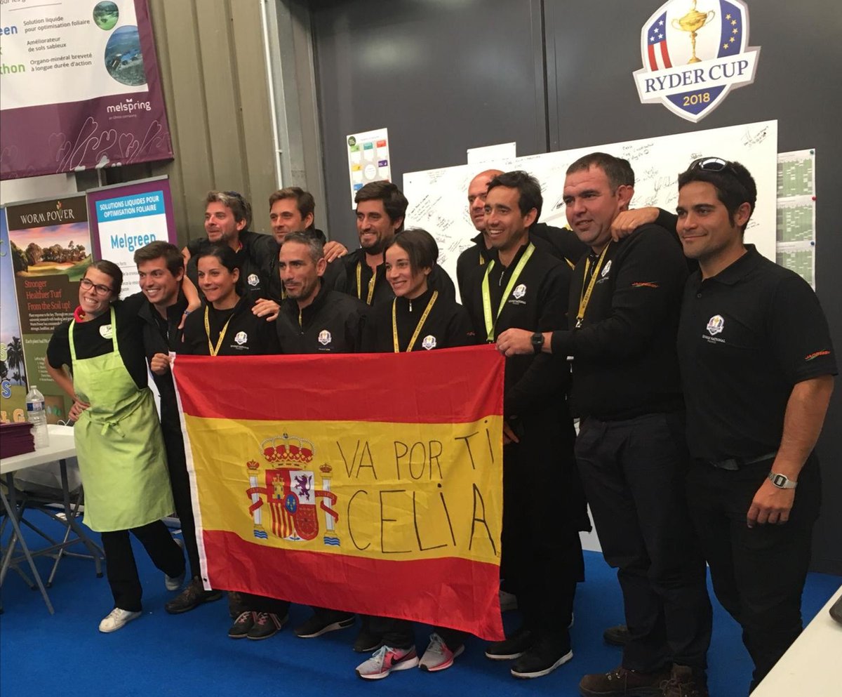 golfindustria's tweet photo. Precioso detalle de los greenkeepers españoles presentes en la @rydercup 🇪🇸⛳🇪🇺🇺🇸 https://t.co/WmJCR8Ulba