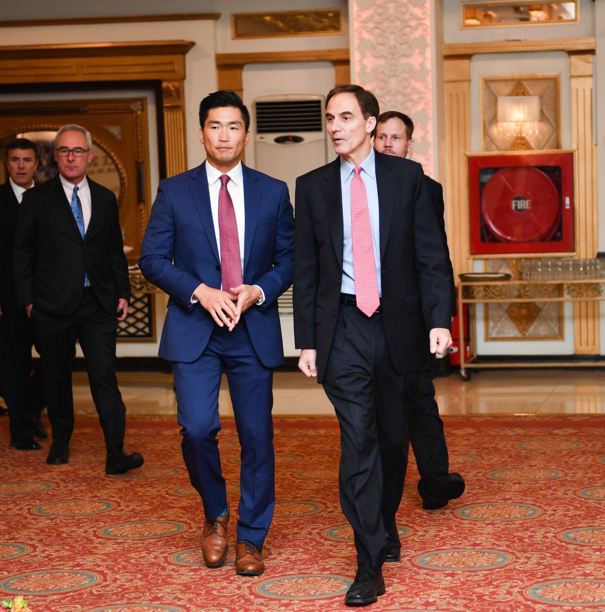 PakUSAlumni's tweet photo. @usembislamabad Chargé d'Affaires Paul Jones and @HumphreyProgram fellow  @mo_fept @Shafqat_Mahmood highlighted the importance of #ExchangePrograms in strengthening people to people ties and developing the human resource at the @Pakusalumni #NewAlumniConference. https://t.co/iM8jRH8YVG
