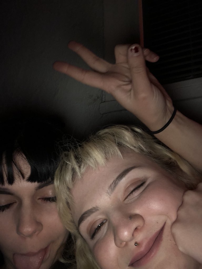 moppardy's tweet image. how it b