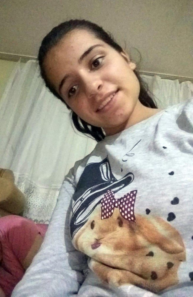 Help_Mazlum1's tweet photo. 15 Yaşındaki Gamze Sarı 3 GÜNDÜR KAYIP. Ailesi perişan.
Malatya'da oturuyor, Lise 1.sınıf öğrencisi, 
Sabah okula gitmek için evden çıktıktan sonra bir daha kendisinden haber alınamıyor.

Gören, duyan olursa babası Mehmet Sarı'nın numarası 05377794785

 Lütfen elden ele yayalım.. https://t.co/lVL56xHM71