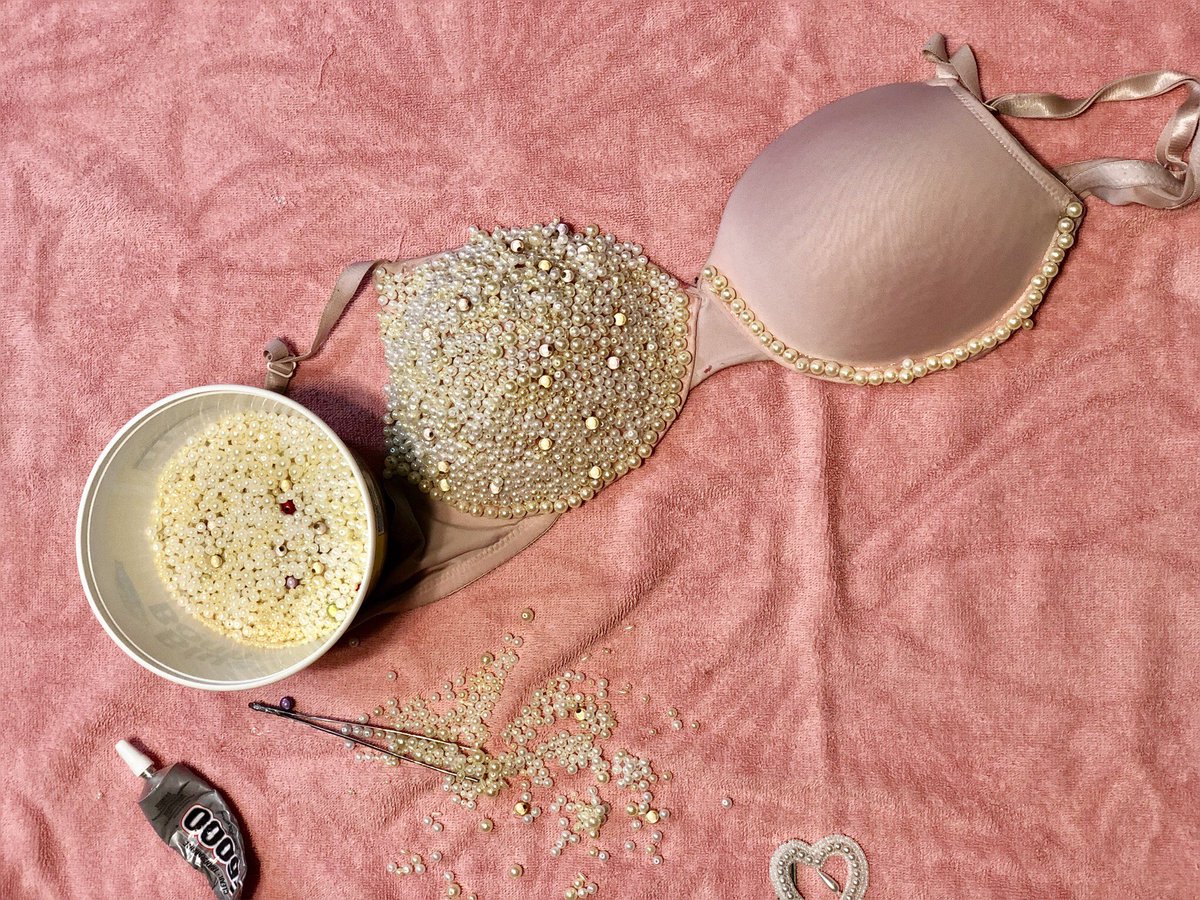 StacieCain1543's tweet photo. #pinkafytucson is going to be amazing! I just wish I hadn’t procrastinated doin my little project! #makingstridestucson #breastcancerawareness #tucson #arizona #braauction https://t.co/HTR9Fay4Dr