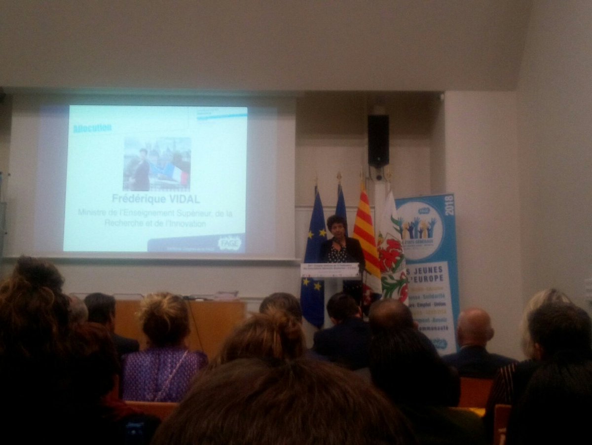 Poppy__Li's tweet photo. Début de la 3eme journée du #CONGRES18 de @La_FAGE ! Au programme : allocutions, table ronde, AGO..
Après @cestrosi , c'est au tour de Madame la Ministre @VidalFrederique de s'exprimer
Cc @fedeb29 https://t.co/jX0wHGR19A