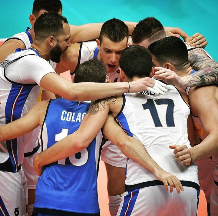 AnnaCarangelo's tweet photo. Solo una parola GRAZIE 💙
Questo mondiale ci avete regalato gioie,sorrisi,emozioni e anche qualche ansia,ma quello che ci avete regalto è la vostra unione,una vera squadra.Alla prossima azzurri.
@zaytsev @osmanijp5 @Gian__9 @DanyMazz1 @TotoRossini @randazzo_luigi @simoanza17 https://t.co/F1XUAaVUv3