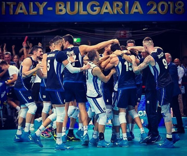AnnaCarangelo's tweet photo. Solo una parola GRAZIE 💙
Questo mondiale ci avete regalato gioie,sorrisi,emozioni e anche qualche ansia,ma quello che ci avete regalto è la vostra unione,una vera squadra.Alla prossima azzurri.
@zaytsev @osmanijp5 @Gian__9 @DanyMazz1 @TotoRossini @randazzo_luigi @simoanza17 https://t.co/F1XUAaVUv3