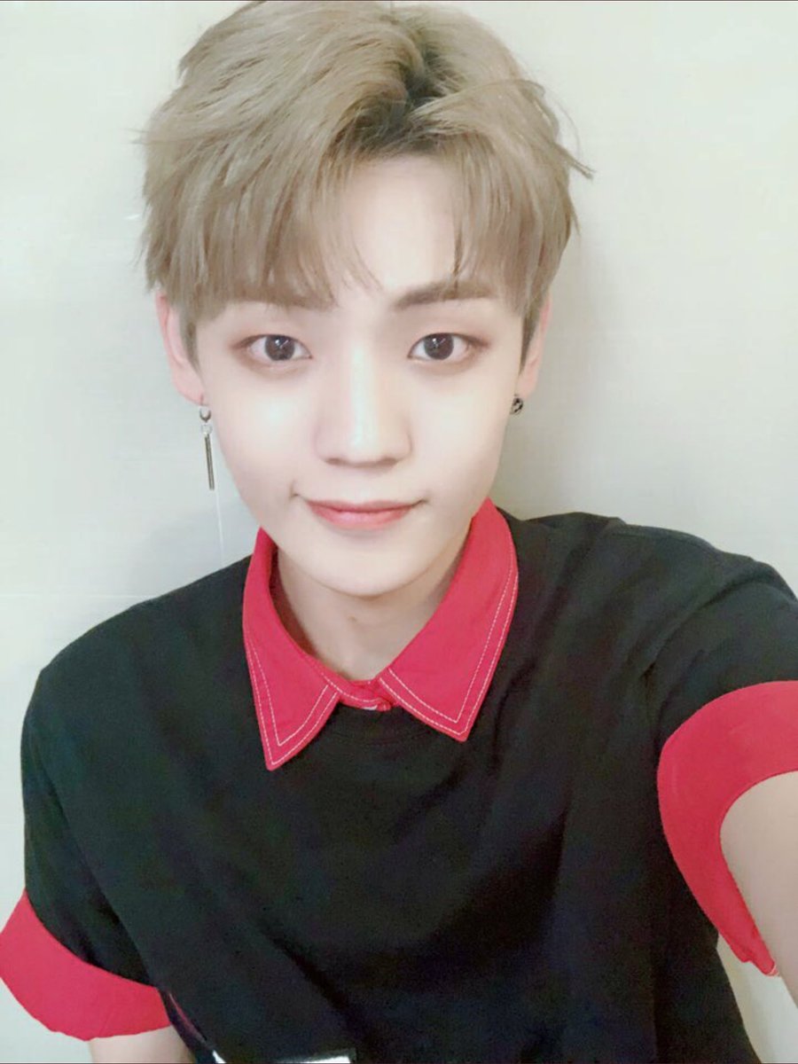 EuijinBigfloUNB's tweet photo. [Translation Below]

 <#CHAN’s Letter to UNME> 180928 Tokyo #2 

Chan read his touching love letter to UNME in Japanese. 

東京二部で チャンが日本語で読み

UNMEに感動を与えたラブレター ���️(下です)

#UNB #チャン #ACE #유앤비 #찬
His rapidly advancing JP.  Pronunciation=excellent! https://t.co/us61bJfqk9