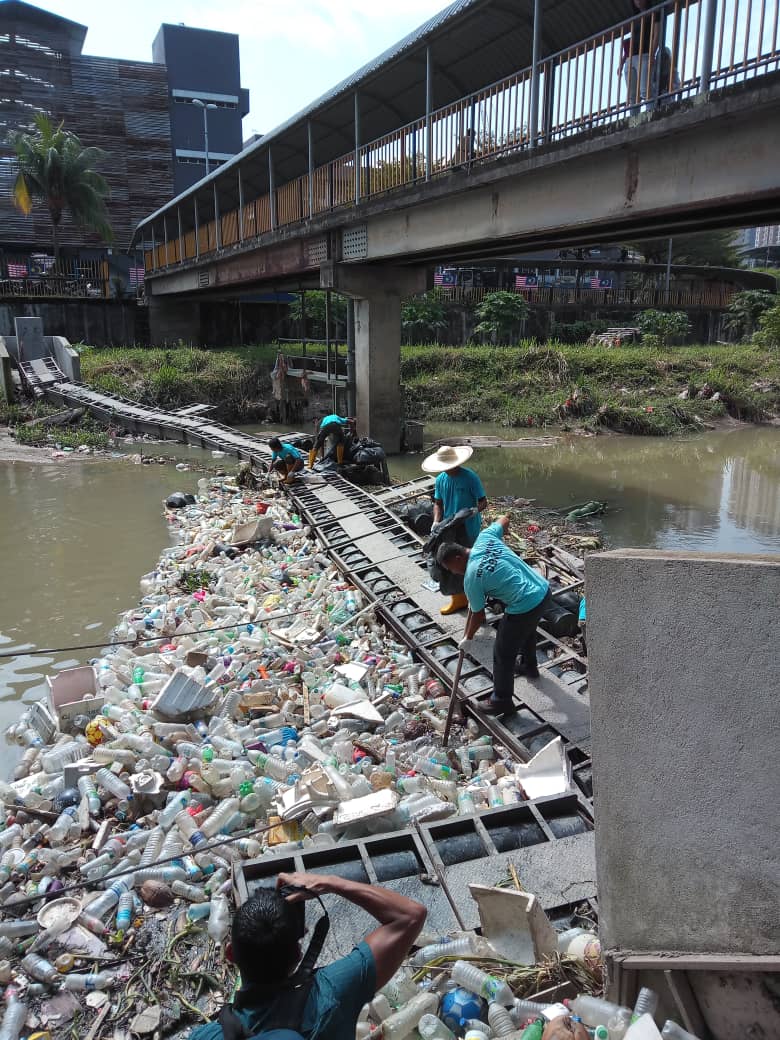 Perangkap Sampah Di Sungai