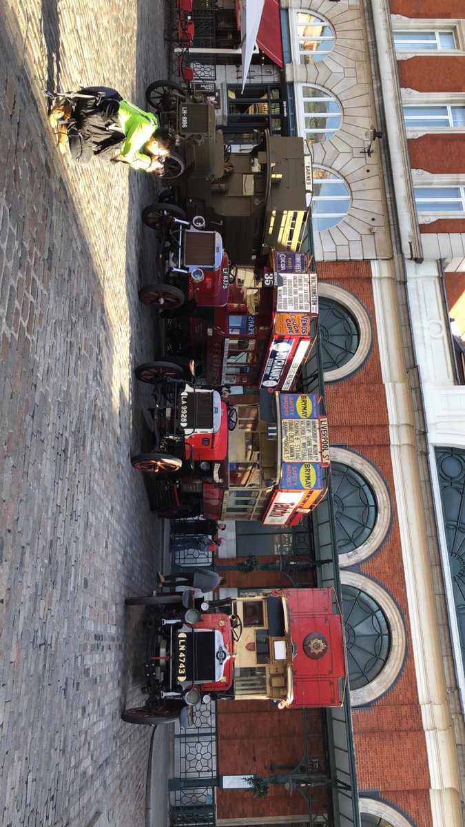 ltmbattlebus's tweet image. Round up, round up! The last 4 B-type Buses are lined up at the Covent Garden Piazza. Come down and check them out!! #4buses #BattleBus #btype